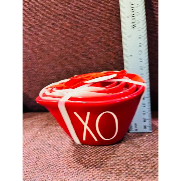 RAE Dunn heart shape XO Measuring cups - Picture 1 of 5